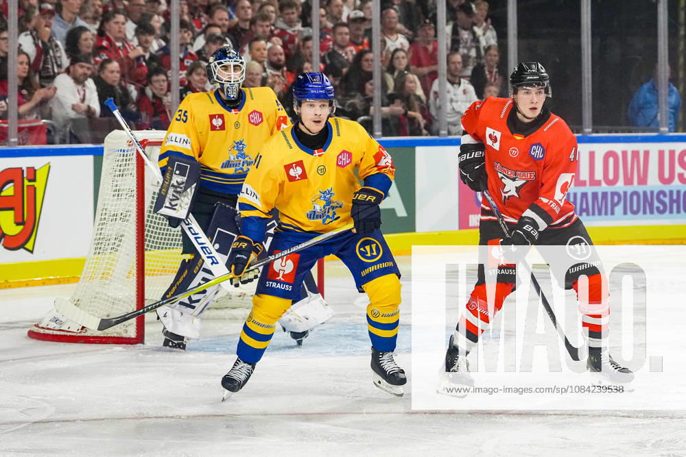 Ice Hockey CHL, Matchday 5: Kölner Haie vs. Herning Blue Fox on October 7, 2026, at the Lanxess Arena in Cologne. Jänis Fecers (Herning), left; Mads Skov Larsen (Herning), center; Kevin Niedenz (Cologne), right