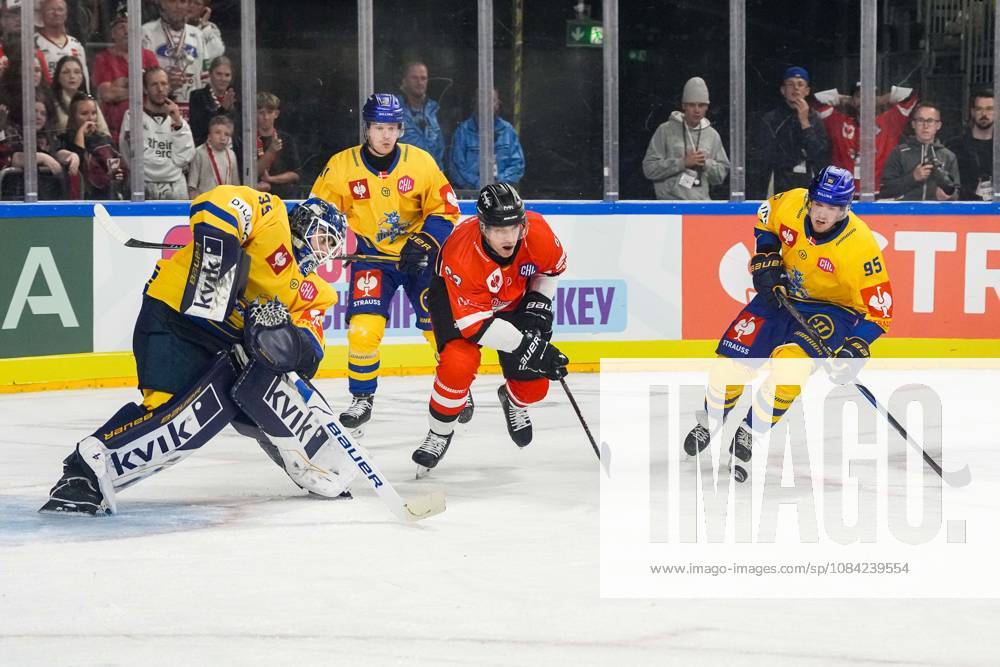 Ice Hockey CHL, Matchday 5: Kölner Haie vs. Herning Blue Fox on October 7, 2026, at the Lanxess Arena in Cologne. Jänis Fecers (Herning), left; Patrick Russell (Cologne), center; Artturi Mikael Toivola (Herning), right