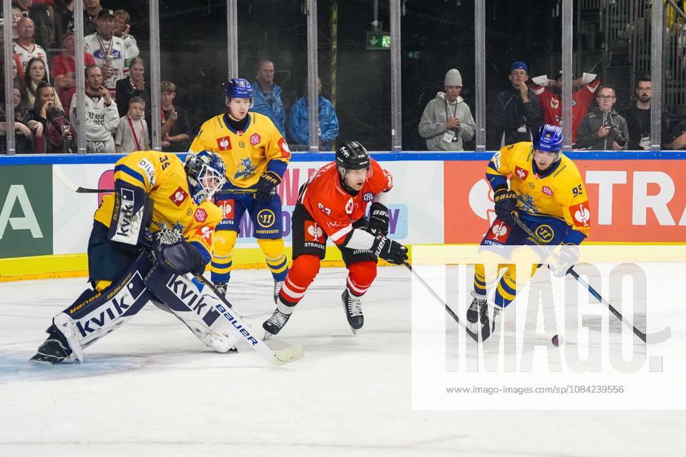 Ice Hockey CHL, Matchday 5: Kölner Haie vs. Herning Blue Fox on October 7, 2026, at the Lanxess Arena in Cologne. Jänis Fecers (Herning), left; Patrick Russell (Cologne), center; Artturi Mikael Toivola (Herning), right
