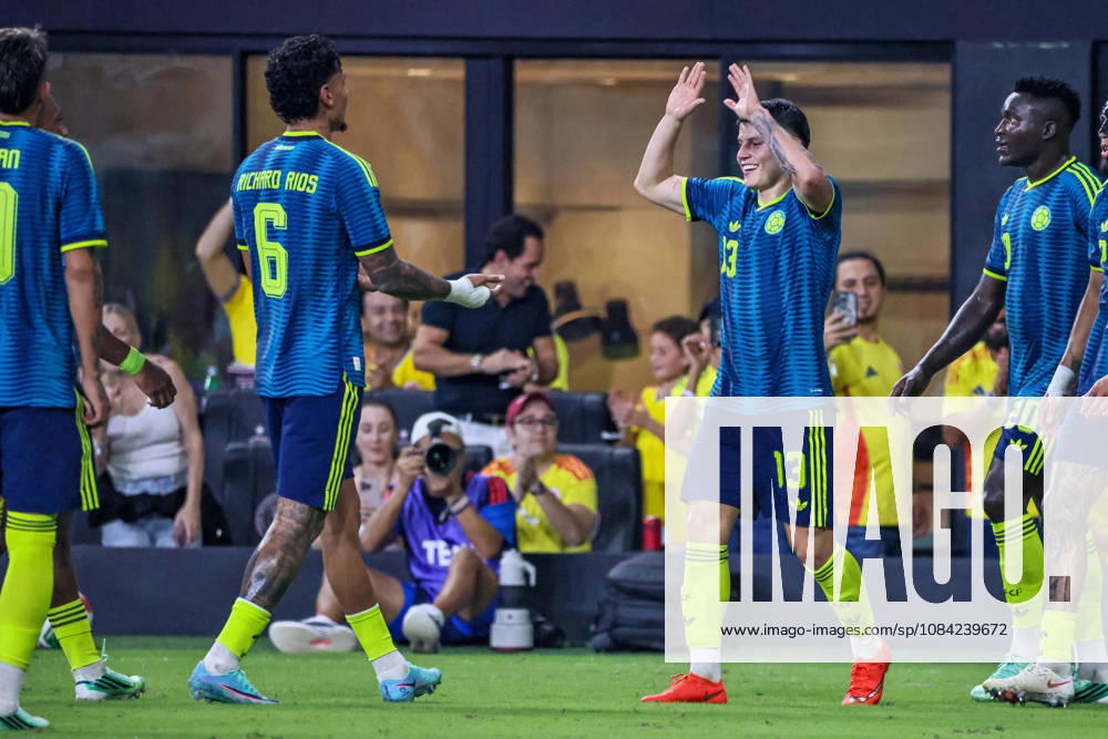MIAMI, FL - OCTOBER 06: Richard Rios 6 of Colombia and Daniel Arcila 13 of Colombia celebrate a goal scored during an International Friendly, Länderspiel, Nationalmannschaft soccer match between Colombia and Peru at NU Stadium on October 06, 2026 in Miami, Florida.(Photo by Chris Arjoon Icon Sportswire) SOCCER: OCT 06 Colombia vs Peru Icon2610060000138