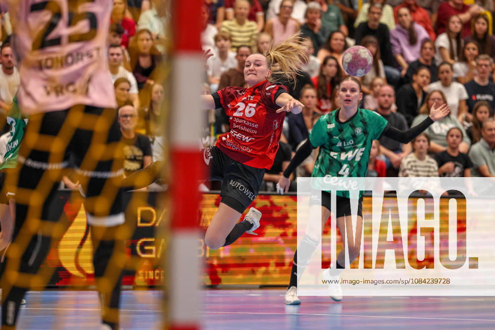 GER, Bensheim, HSG Bensheim Flames vs. Vfl Oldenburg, Alsco Women s Handball Bundesliga, Handball, DHB, 2026–2027 Season, Weststadthalle Bensheim, Matchday 5 in pictures (from left): Cara Reuthal, Bensheim Flames Women 26. DFB and DFL regulations prohibit any use of photographs as image sequences and or quasi-video