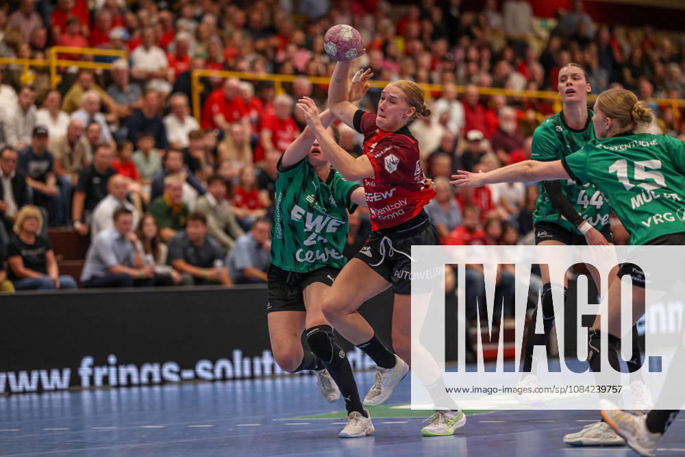 GER, Bensheim, HSG Bensheim Flames vs. Vfl Oldenburg, Alsco Women s Handball Bundesliga, Handball, DHB, 2026–2027 Season, Weststadthalle Bensheim, Matchday 5 in pictures: from left, Lena Degenhardt, Bensheim Flames Women’s Team 8. DFB and DFL regulations prohibit any use of photographs as image sequences and or quasi-video