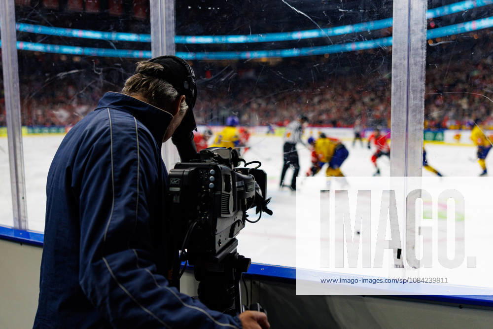 COLOGNE, GERMANY - 7 OCTOBER 2026: Image shows camera operator with camera during Champions Hockey League 2026 27 League Phase, Matchday 5: Kölner Haie vs Herning Blue Fox at LANXESS arena on 7 10 2026 in Cologne, Germany. Germany
