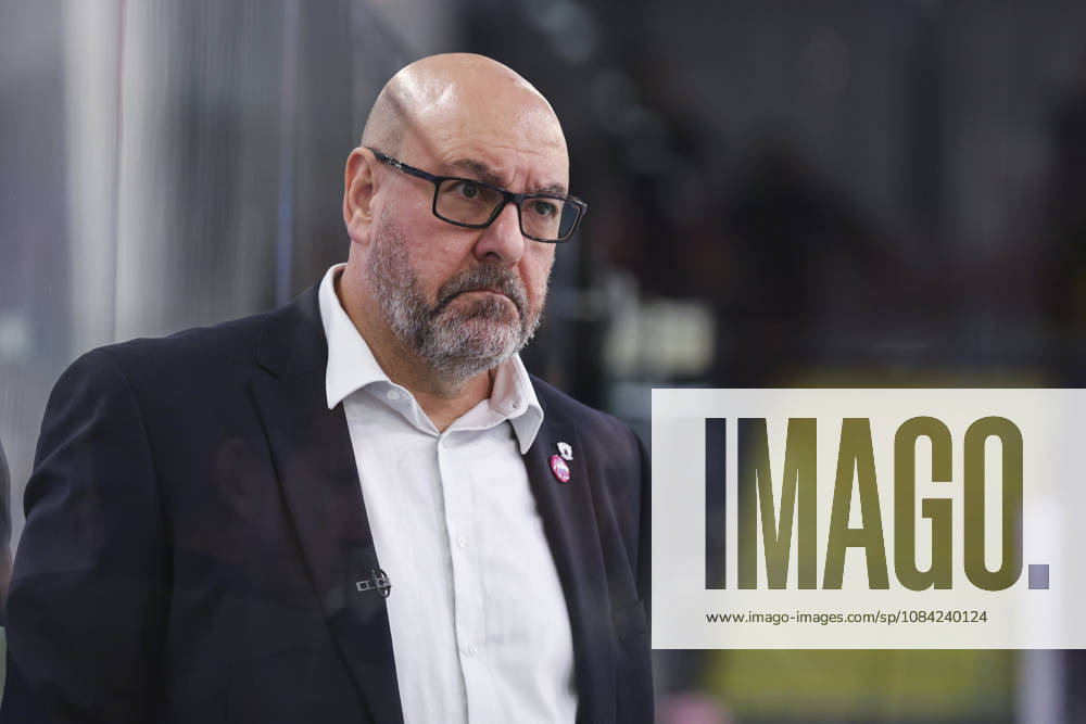 Ice hockey, Eishockey - CHL, EC RBS vs Berlin SALZBURG,AUSTRIA,07.OCT.26 - ICE HOCKEY - CHL, Champions Hockey League, group stage, EC Red Bull Salzburg vs Eisbaeren Berlin. Image shows head coach Eric Dubois (Berlin). GEPAxpictures Geieregger