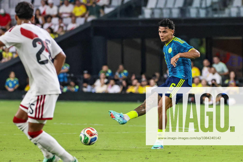 MIAMI, FL - OCTOBER 06: Richard Rios 6 of Colombia kicks a ball during an International Friendly, Länderspiel, Nationalmannschaft soccer match between Colombia and Peru at NU Stadium on October 06, 2026 in Miami, Florida.(Photo by Chris Arjoon Icon Sportswire) SOCCER: OCT 06 Colombia vs Peru Icon2610060000128
