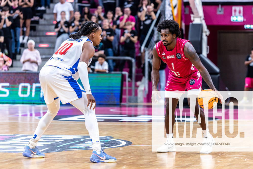 John Michael Wright, Telekom Baskets Bonn, 01 vs. James Woodard, FC Porto, 10; Telekom Baskets Bonn vs. FC Porto, Basketball, Basketball Champions League, Matchday 01, 2026–2027, October 7, 2026 Telekom Baskets Bonn vs. FC Porto, Basketball, Basketball Champions League, Matchday 1, 2026–2027, October 7, 2026 Bonn