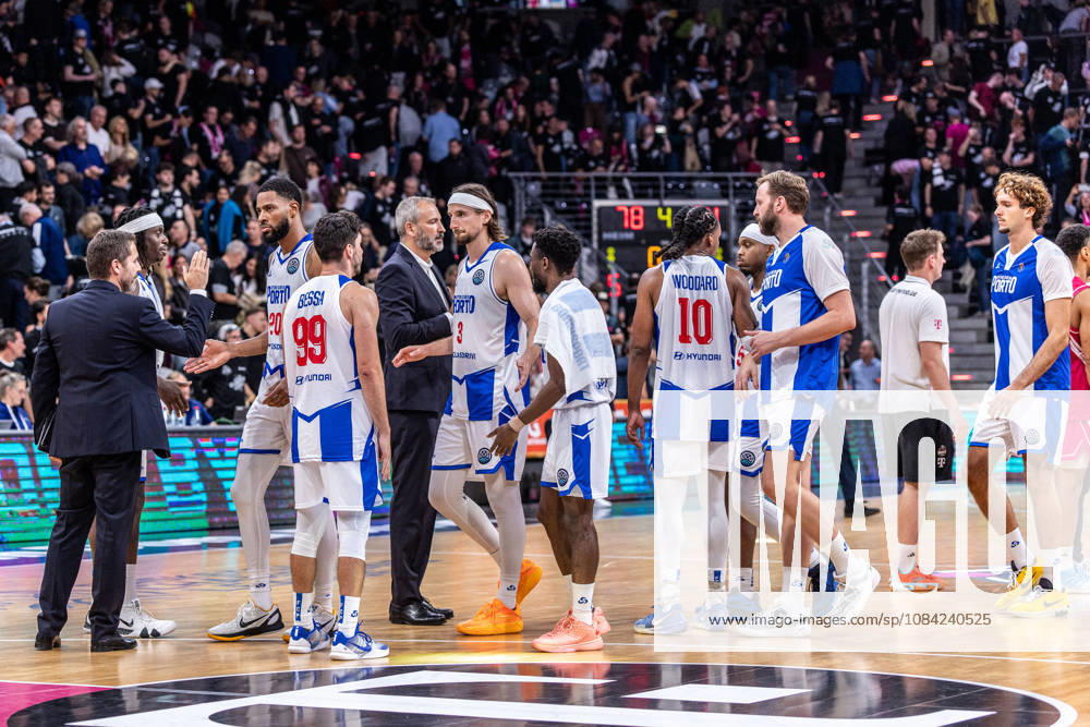 The FC Porto team is disappointed after the loss. Telekom Baskets Bonn vs. FC Porto, Basketball, Basketball Champions League, Matchday 1, 2026–2027, October 7, 2026 Telekom Baskets Bonn vs. FC Porto, Basketball, Basketball Champions League, Matchday 1, 2026–2027, October 7, 2026 Bonn