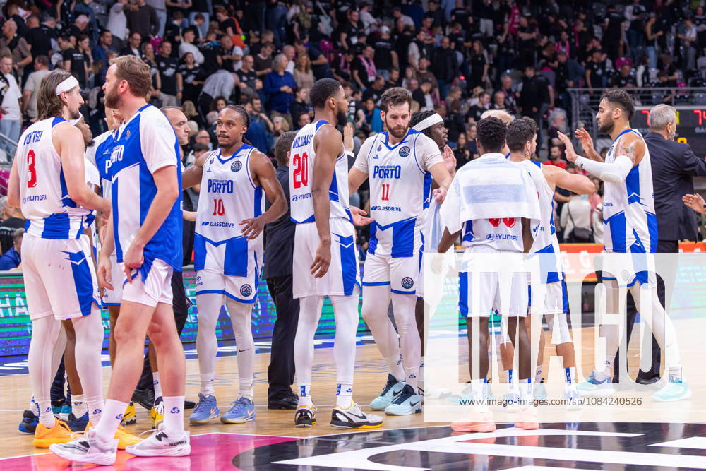 The FC Porto team is disappointed after the loss. Telekom Baskets Bonn vs. FC Porto, Basketball, Basketball Champions League, Matchday 1, 2026–2027, October 7, 2026 Telekom Baskets Bonn vs. FC Porto, Basketball, Basketball Champions League, Matchday 1, 2026–2027, October 7, 2026 Bonn