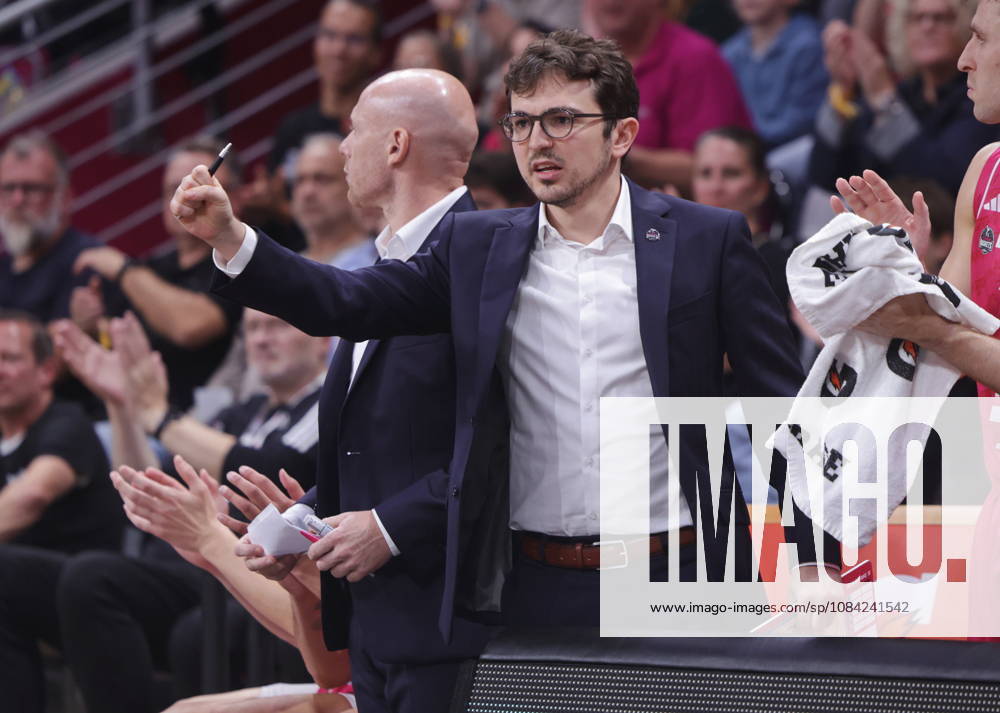 Assistant Coach Thomas Pennellier, Telekom Baskets Bonn vs. FC Porto, Basketball Champions League (BCL). Photo by Jörn Wolter