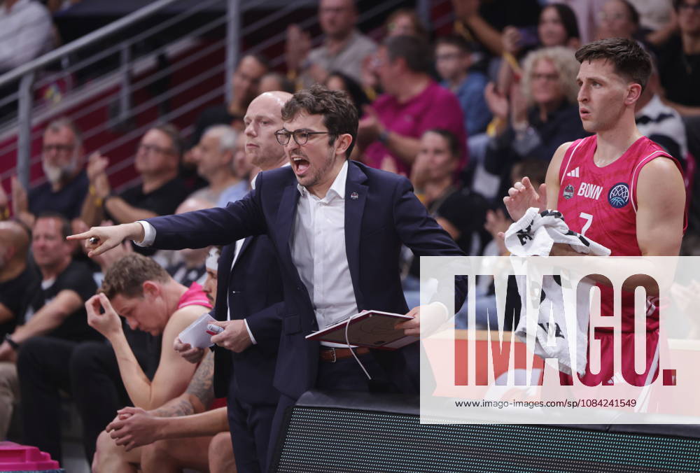 Assistant Coach Thomas Pennellier, Telekom Baskets Bonn vs. FC Porto, Basketball Champions League (BCL). Photo by Jörn Wolter