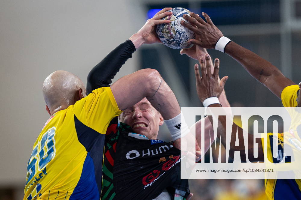 Gisli Thorgeir Kristjansson Artsem Karalek during the EHF Champions League Group F match between Industria Kielce nad SC Magdeburg at Hala Legionow on October 2, 2026 in Kielce, Poland --- Pilka reczna. EHF Liga Mistrzow. Industria Kielce - SC Magdeburg. (Photo by Igor Jakubowski Arena Akcji) NEWSPIX.PL --- newspix.pl