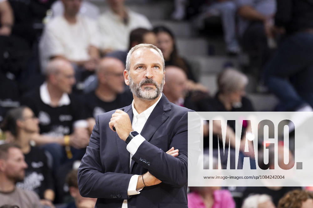 Head Coach Fernando SA of FCP, looking focused and pensive; still image; final score 78–74, Basketball Champions League: Telekom Baskets Bonn (GER) vs. FC Porto (POR), BONN vs. FCP, Regular Season, Group H, at the TELEKOM DOME, on October 7, 2026,