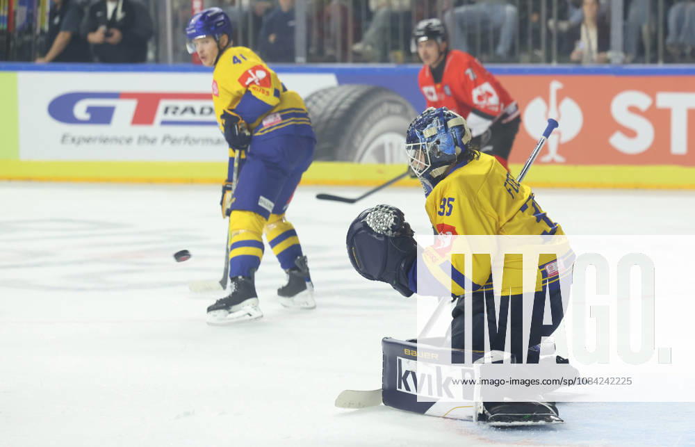 From left: Mads Larsen (Herning Blue Fox, 41), Jaenis Fecers (Herning Blue Fox, 35); in the background, a player from the Kölner Haie (GER); Kölner Haie vs. Herning Blue Fox, ice hockey, DEL, 2026–2027 season, October 7, 2026 GER, Cologne Haie vs. Herning Blue Fox, ice hockey, DEL, 2026–2027 season, October 7, 2026 Germany