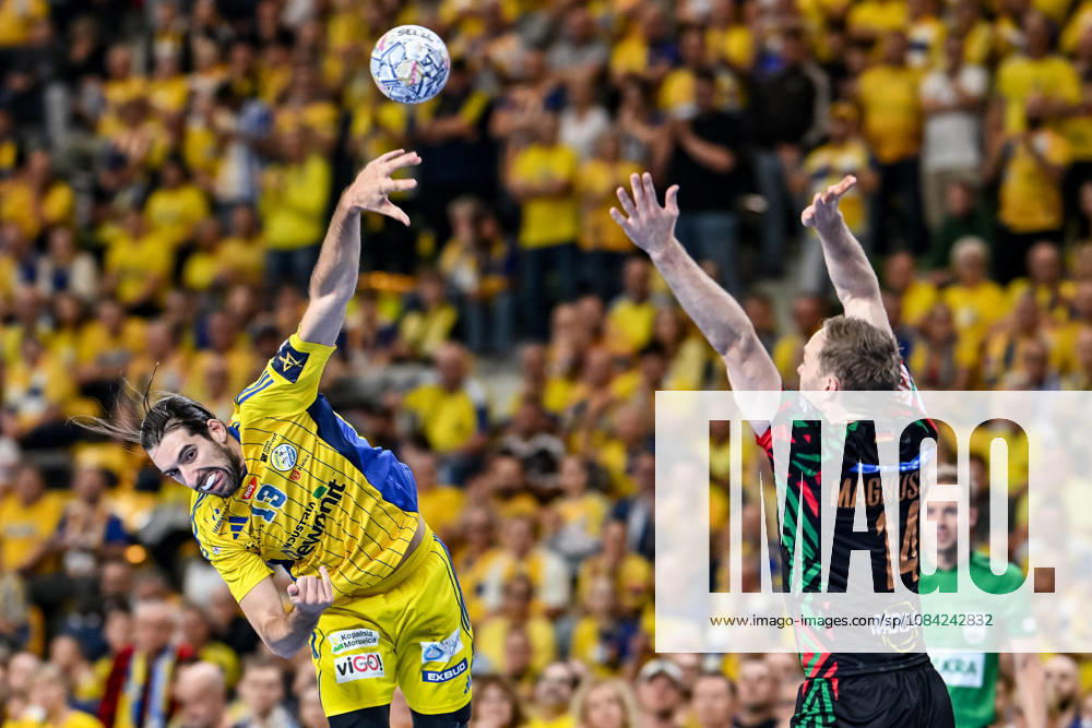KIELCE UL. BOCZNA ( POLAND ) PILKA RECZNA MEZCZYZN ( HANDBALL MEN S ) LIGA MISTRZOW - FAZA GRUPOWA ( MEN S EHF CHAMPIONS LEAGUE - GROUP PHASE ) MECZ INDUSTRIA KIELCE - SC MAGDEBURG ( GAME ) NZ JULIEN BOS OMAR INGI MAGNUSSON FOTO MICHAL STANCZYK CYFRASPORT NEWSPIX.PL --- Newspix.pl 20261007CSMS0004