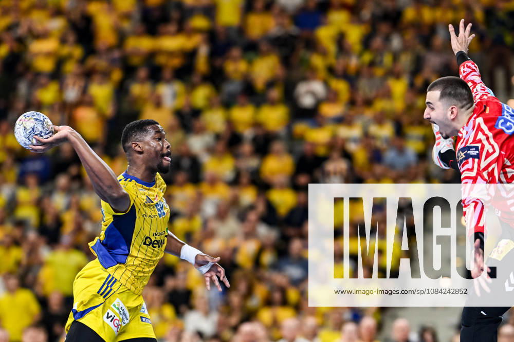KIELCE UL. BOCZNA ( POLAND ) PILKA RECZNA MEZCZYZN ( HANDBALL MEN S ) LIGA MISTRZOW - FAZA GRUPOWA ( MEN S EHF CHAMPIONS LEAGUE - GROUP PHASE ) MECZ INDUSTRIA KIELCE - SC MAGDEBURG ( GAME ) NZ DYLAN NAHI SYLWETKA MATEJ MANDIC FOTO MICHAL STANCZYK CYFRASPORT NEWSPIX.PL --- Newspix.pl 20261007CSMS0023