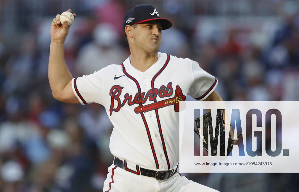Atlanta Braves starting pitcher Tyler Mahle (54) throws against the Los Angeles Dodgers in the first inning in an MLB, Baseball Herren, USA National League Division Series playoff game at Truist Park in Atlanta, Georgia, on Wednesday, October 7, 2026. ATL20261007702 MIKExZARRILLI