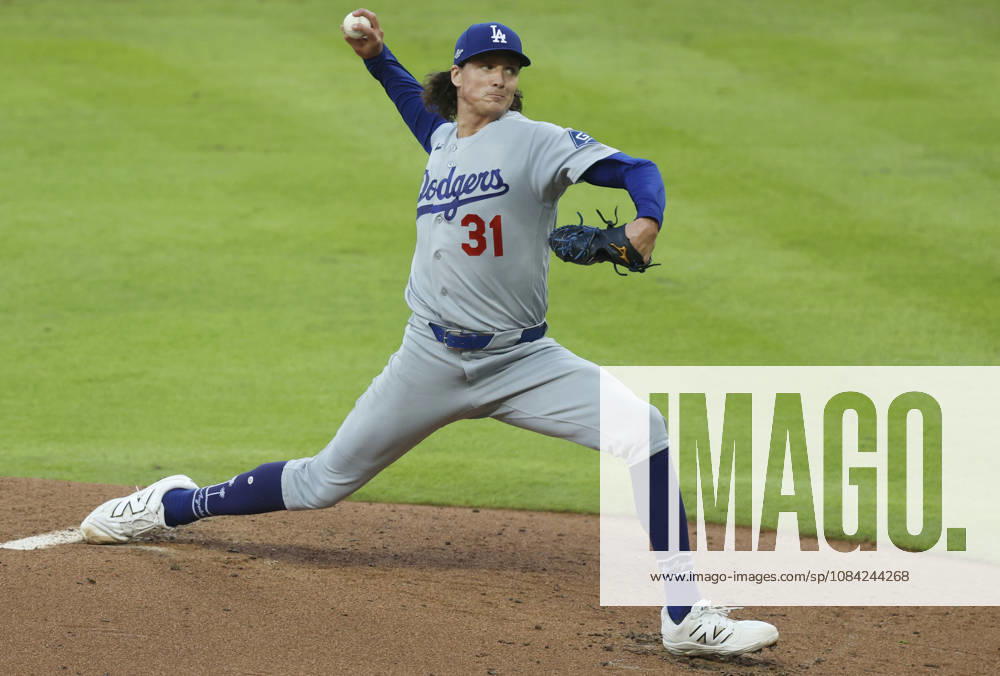 Los Angeles Dodgers pitcher Tyler Glasnow (31) throws against the Atlanta Braves in the fourth inning in an MLB, Baseball Herren, USA National League Division Series playoff game at Truist Park in Atlanta, Georgia, on Wednesday, October 7, 2026. ATL20261007710 MIKExZARRILLI
