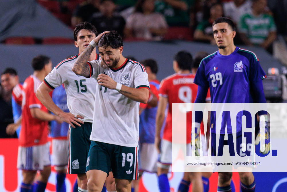 Denzell Garcia 19 of Mexico reacts after a goal is scored by Vicente Pizarro 6 of Chile during an International Friendly, Länderspiel, Nationalmannschaft match at Los Angeles Memorial Coliseum on Tuesday, October 6, 2026, in Los Angeles, California. Mexico loses to Chile, 0-2. JAVIER ROJAS PI Los Angeles USA - ZUMAp124 20261006_zaa_p124_165