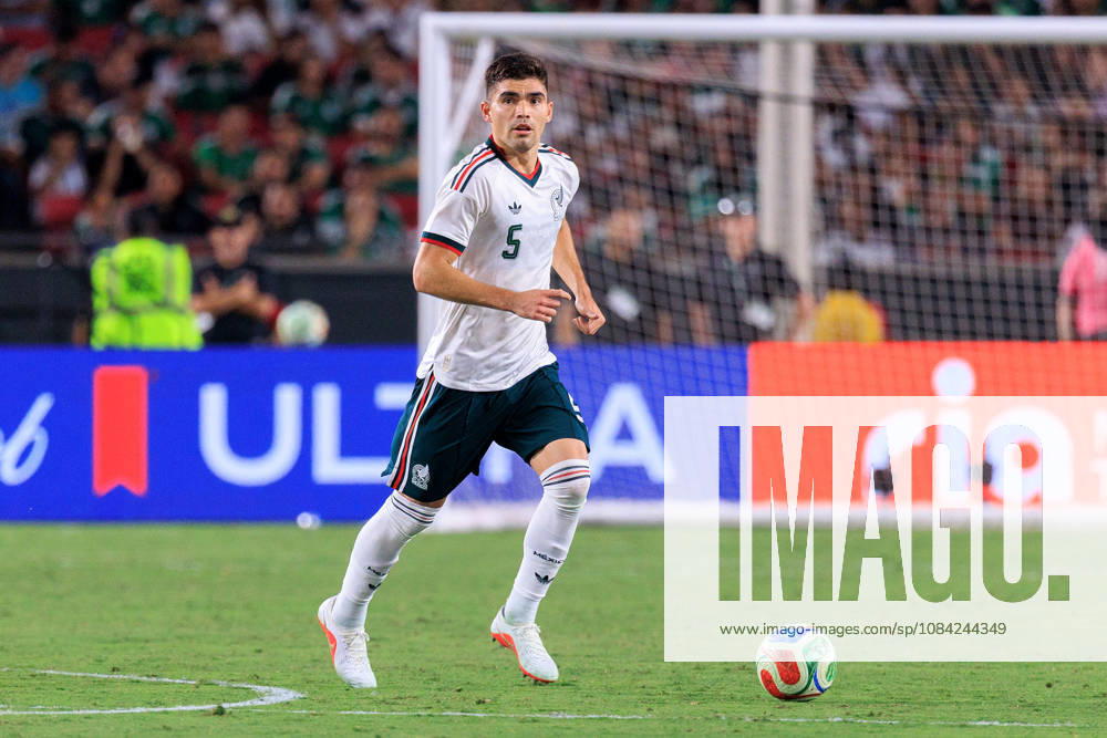 Johan Vasquez 5 of Mexico during an International Friendly, Länderspiel, Nationalmannschaft match against Chile at Los Angeles Memorial Coliseum on Tuesday, October 6, 2026, in Los Angeles, California. Mexico loses to Chile, 0-2. JAVIER ROJAS PI Los Angeles USA - ZUMAp124 20261006_zaa_p124_176
