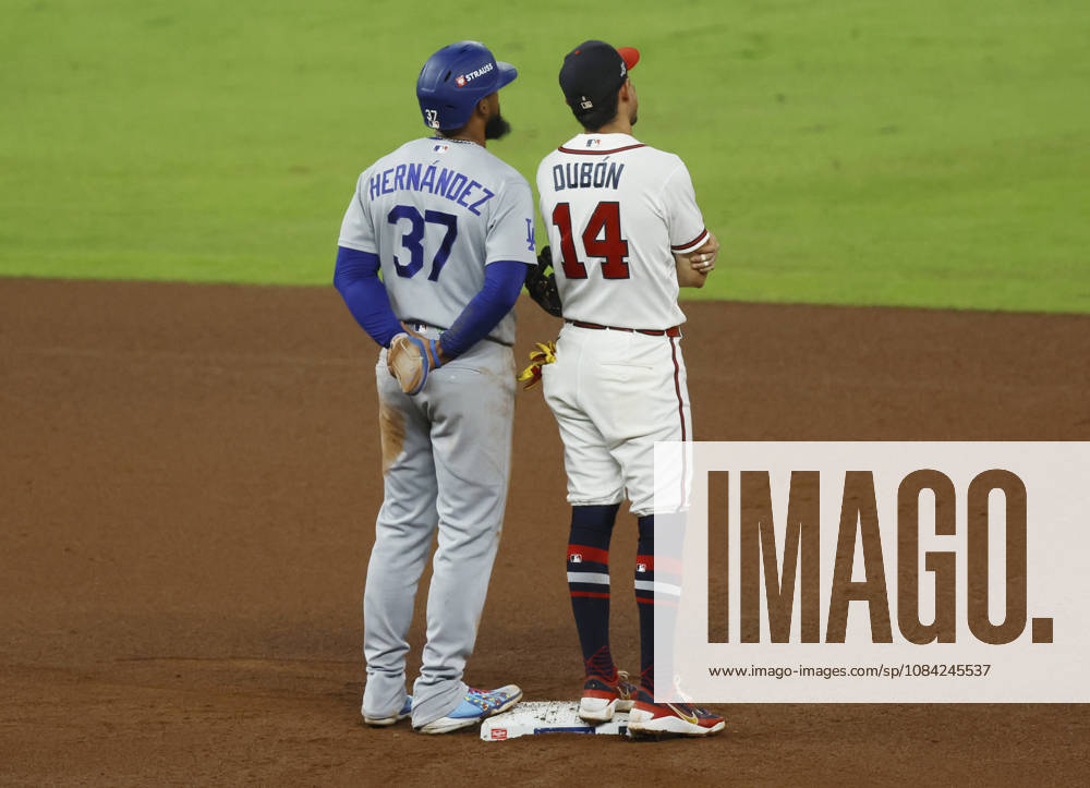 Los Angeles Dodgers Teoscar Hernandez (37) and Atlanta Brave Mauricio Dubon (14) watch a replay review after a call on second base in the sixth inning in an MLB, Baseball Herren, USA National League Division Series playoff game at Truist Park in Atlanta, Georgia, on Wednesday, October 7, 2026. ATL20261007718 MIKExZARRILLI