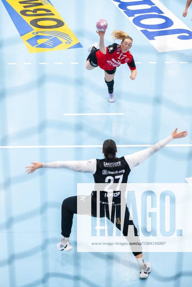 WOMEN S HANDBALL 2026–2027 5TH BUNDESLIGA 1ST MATCHDAY THC HSG BLOMBERG LIPPE ** ** **07 10 2026 Bad Langensalza Women’s Handball 1st Bundesliga Women’s Season 2026–2027 Salzhalle Matchday 5 Thüringer HC vs. HSG Blomberg Lippe in the photo: Levke Kretschmann 17 Thüringer HC in a duel with Lara Lepschi 27 HSG Blomberg Lippe Germany Thuringia Bad Langensalza Copyright SaschaxFromm