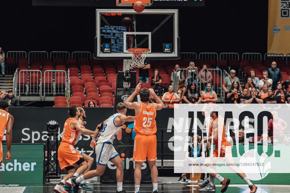 Game Day 2 of the Basketball Eurocup: Niners Chemnitz vs. Klaipedos Neptunas, October 7, 2026, starting at 7:00 p.m., Chemnitz, Chemnitz Arena. Pictured: No. 25 Ben Burnham taking a free throw. Game Day 2 of the Basketball Eurocup: Niners Chemnitz vs. Klaipedos Neptunas. Chemnitz, Saxony, Germany