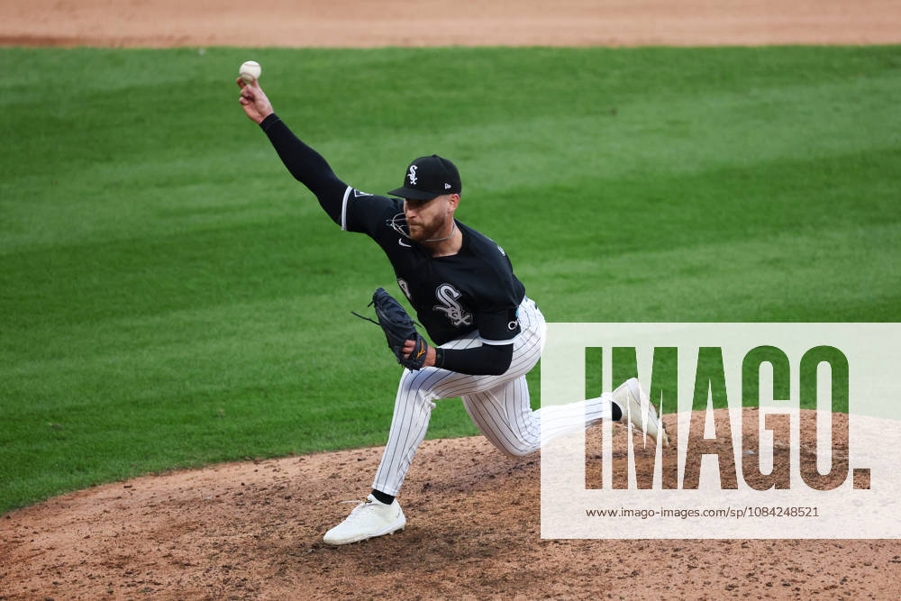 Chicago White Sox pitcher David Sandlin works during the eighth inning against the Cleveland Guardians in Game 3 of the American League Division Series at Rate Field on Wednesday, Oct. 7, 2026, in Chicago. ( Chicago Tribune TNS) SPORTS-BBA-GUARDIANS-WHITESOX-4-TB - ZUMAARDI 0868872928st
