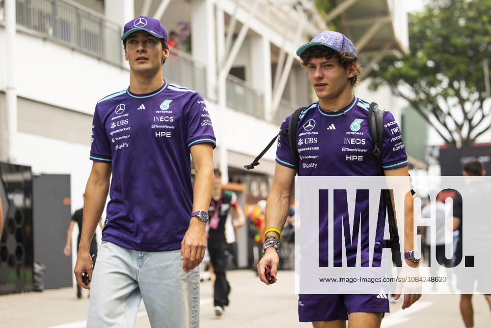 F1 - SINGAPORE GRAND PRIX 2026 RUSSELL George (gbr), Mercedes AMG F1 Team W17, KIMI ANTONELLI Andrea (ita), Mercedes AMG F1 Team W16, portrait during the 2026 Formula 1 Singapore Grand Prix, 17th round of the 2026 Formula One World Championship, WM, Weltmeisterschaft from October 9 to 11, 2026 on the Marina Bay Street Circuit, in Singapore, Singapore - SingaporeSingapore