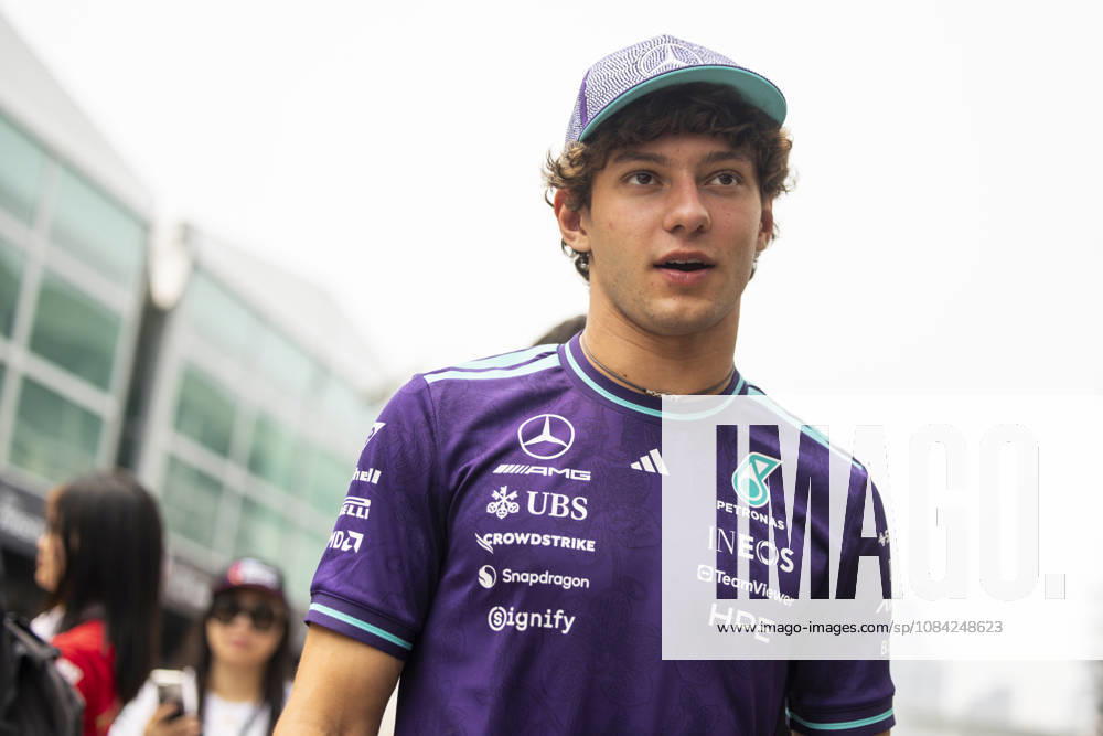 F1 - SINGAPORE GRAND PRIX 2026 KIMI ANTONELLI Andrea (ita), Mercedes AMG F1 Team W16, portrait during the 2026 Formula 1 Singapore Grand Prix, 17th round of the 2026 Formula One World Championship, WM, Weltmeisterschaft from October 9 to 11, 2026 on the Marina Bay Street Circuit, in Singapore, Singapore - SingaporeSingapore