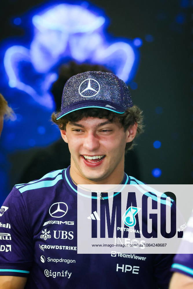 F1 - SINGAPORE GRAND PRIX 2026 KIMI ANTONELLI Andrea (ita), Mercedes AMG F1 Team W17, portrait during the 2026 Formula 1 Singapore Grand Prix, 17th round of the 2026 Formula One World Championship, WM, Weltmeisterschaft from October 9 to 11, 2026 on the Marina Bay Street Circuit, in Singapore, Singapore - SingaporeSingapore