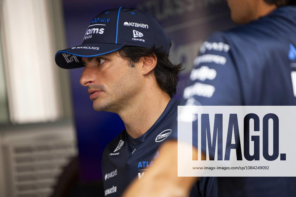 F1 - SINGAPORE GRAND PRIX 2026 SAINZ Carlos (spa), Williams F1 Team FW48, portrait during the 2026 Formula 1 Singapore Grand Prix, 17th round of the 2026 Formula One World Championship, WM, Weltmeisterschaft from October 9 to 11, 2026 on the Marina Bay Street Circuit, in Singapore, Singapore - SingaporeSingapore