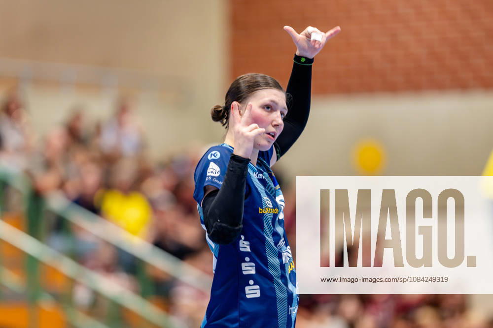 Dortmund, October 7, 2026, Handball, Women s, Alsco Women s Handball Bundesliga, Matchday 5, BVB Borussia Dortmund vs. Buxtehuder SV, Anika Hampel (Buxtehuder SV), 10 signals the next play to me with a hand gesture, Dortmund, Wellinghofen Sports Hall, North Rhine-Westphalia, Germany
