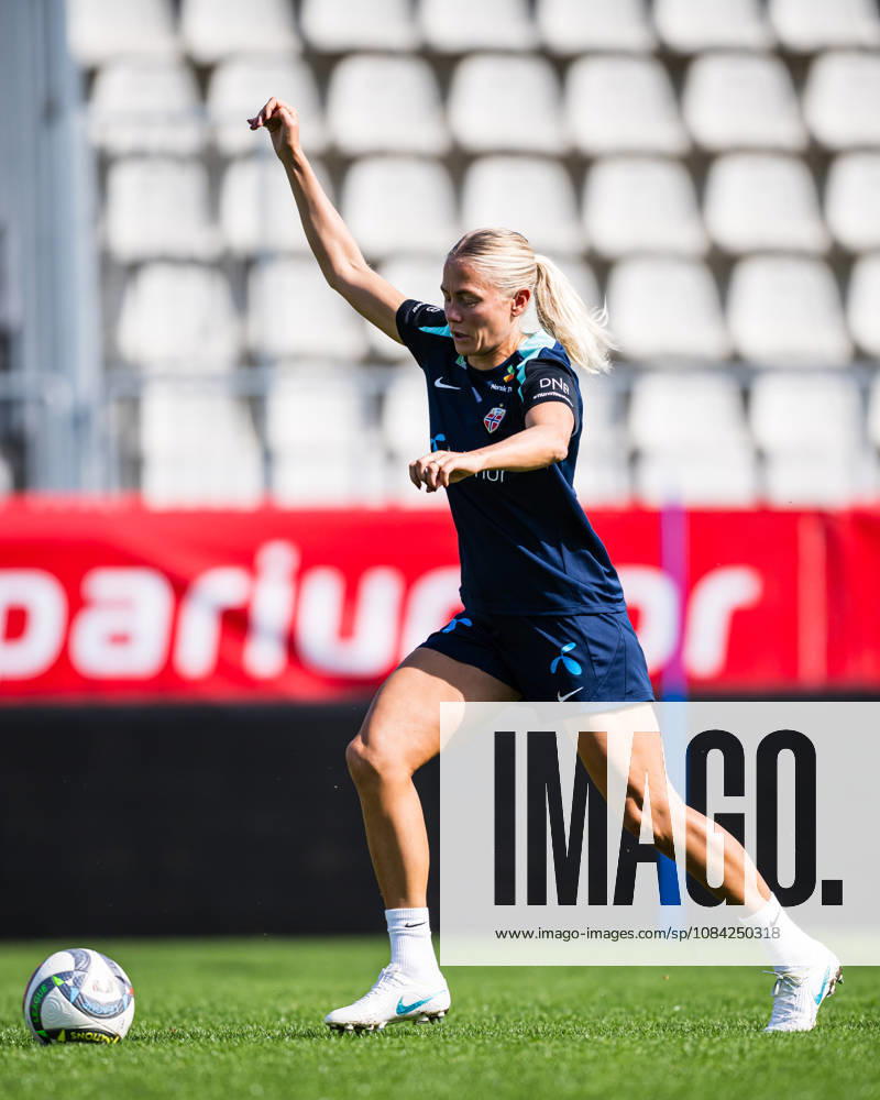 Guro Bergsvand of the Norwegian women’s national soccer team during a training session on October 8, 2026 in Bucharest. Photo by Marius Simensen, BILDBYRAN. Cop 238 bbeng women FIFA Women s World Cup qualifier soccer football Norway practice training