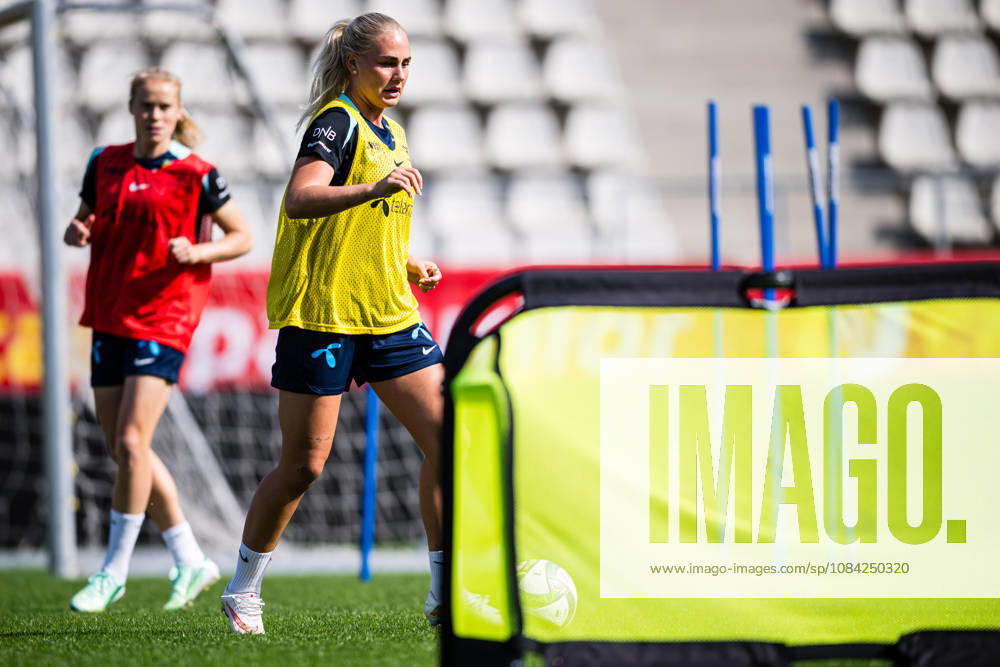 Cathinka Tandberg of the Norwegian women’s national soccer team during a training session on October 8, 2026 in Bucharest. Photo by Marius Simensen, BILDBYRAN. Cop 238 bbeng women s FIFA Women s World Cup qualifier soccer football Norway practice training