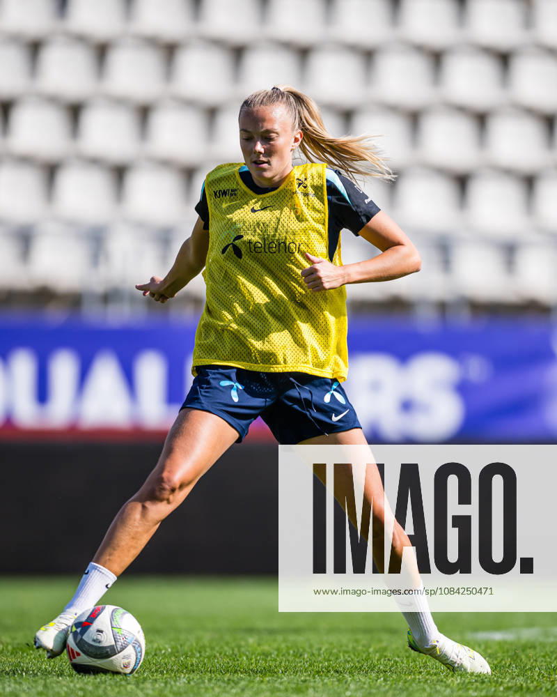 Synne Jensen of the Norwegian women’s national soccer team during a training session on October 8, 2026 in Bucharest. Photo by Marius Simensen. BILDBYRAN Cop 238 bbeng women FIFA Women s World Cup qualifier soccer football Norway practice training