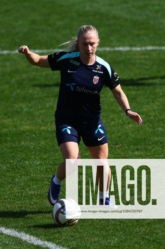 The women s national soccer team is preparing for the World Cup qualifier in Bucharest, Romania, October 8, 2026. Thea Bjelde during a training session at Stadionul Arcul de Triumf, for the World Cup qualifying match against Romania. Photo: Nikola Krstic, NTB Romania, Bucharest. . RESTRICTED USE FOR BETTING COMPANIES