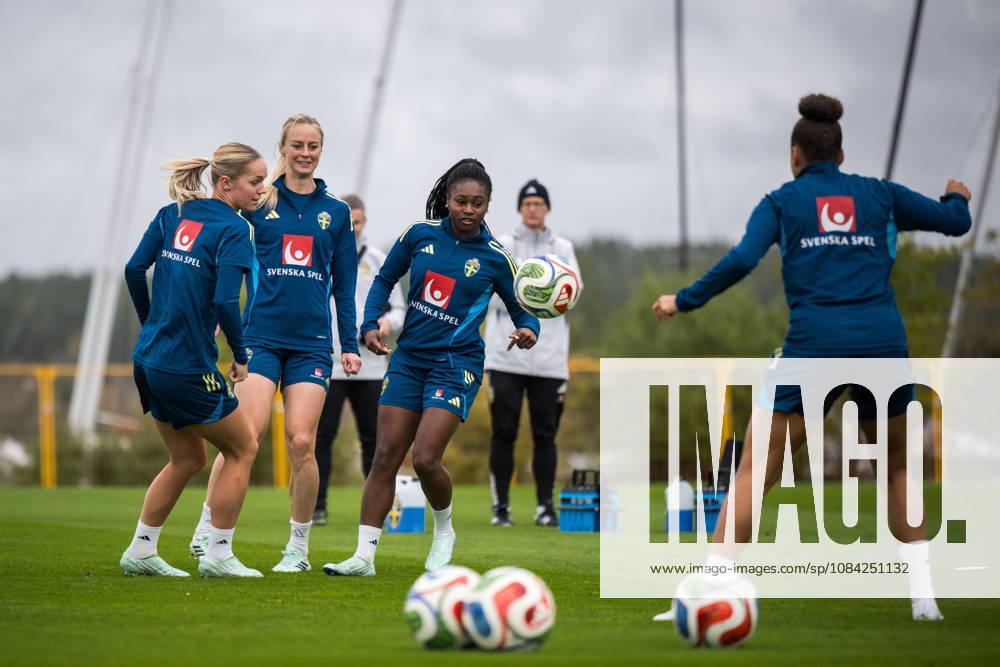 Hanna Lundkvist, Amanda Ilestedt, and Monica Jusu Bah of the Swedish women’s national soccer team during a training session on October 8, 2026 in Stockholm. Photo by Johanna Säll, BILDBYRAN, code JL JL0637. soccer football fotball World Cup qualifier FIFA Women’s World Cup qualifier training practice Sweden women’s soccer football fotball World Cup qualifier FIFA Women’s World Cup qualifier qualifier training practice training Sweden women’s soccer