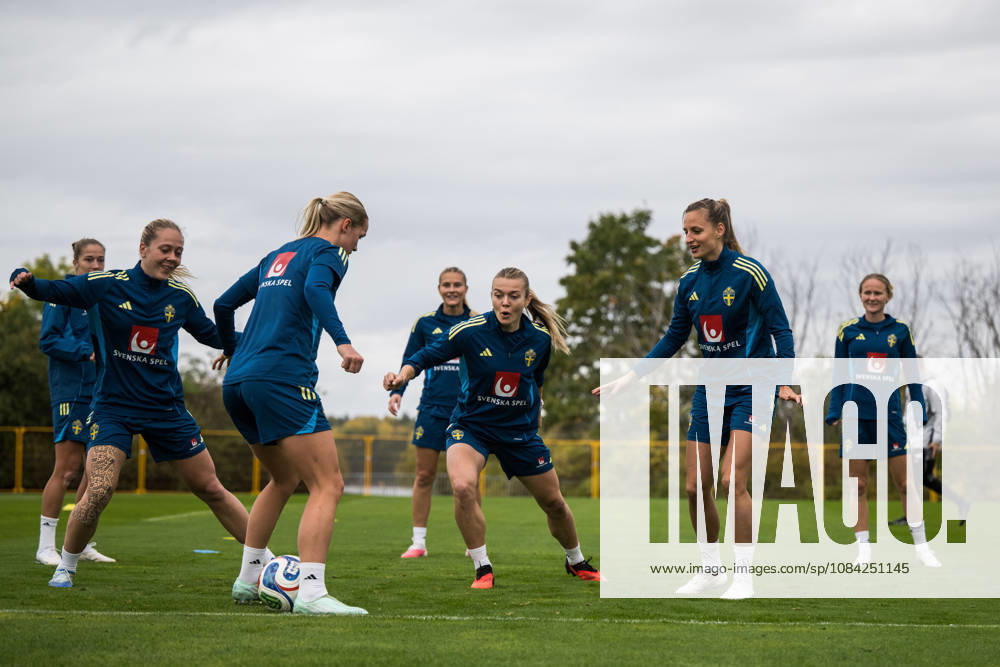 Alice Bergström, Beata Olsson, and Nathalie Björn of the Swedish women’s national soccer team during a training session on October 8, 2026 in Stockholm. Photo by Johanna Säll, BILDBYRAN, code JL JL0637. soccer, football, women s soccer, World Cup qualifier, FIFA Women s World Cup qualifier, training, Sweden, women s soccer, soccer, football, women s soccer, World Cup qualifier, FIFA Women s World Cup qualifier qualifier training practice training Sweden women’s women’s soccer