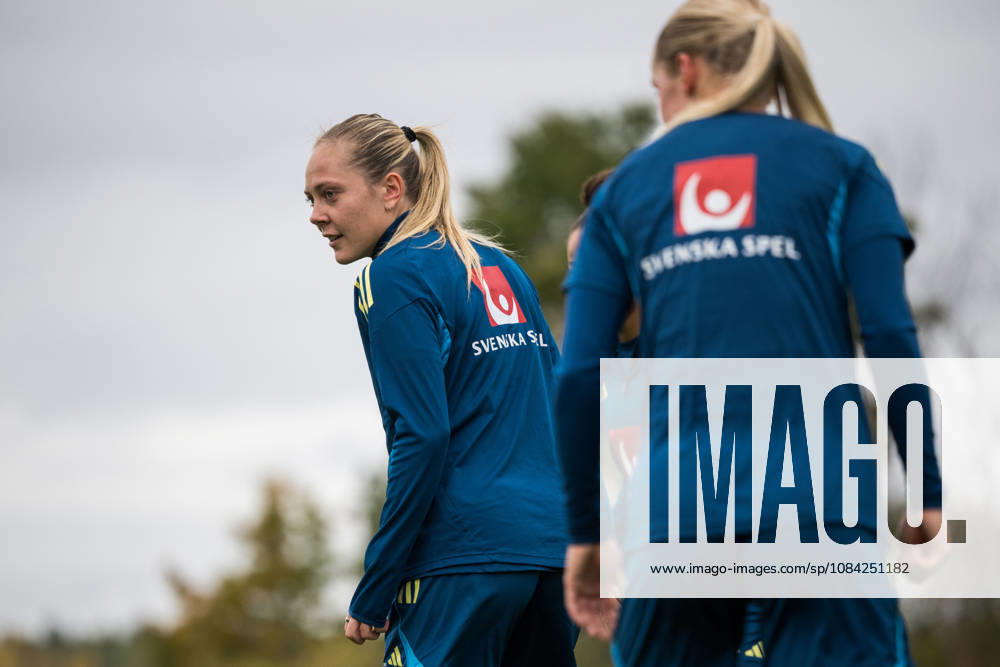 Alice Bergström of the Swedish women’s national soccer team during a training session on October 8, 2026 in Stockholm. Photo by Johanna Säll, BILDBYRAN, code JL JL0637. soccer, football, fotball, World Cup qualifiers, FIFA Women’s World Cup qualifiers, training, practice, Sweden, women’s soccer, fotball, World Cup qualifiers, FIFA Women’s World Cup qualifier qualifier training practice training Sweden women’s women’s soccer