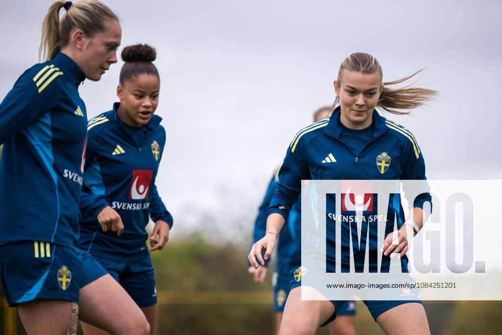 Alice Bergström, Felicia Schröder, and Beata Olsson of the Swedish women’s national soccer team during a training session on October 8, 2026 in Stockholm. Photo by Johanna Säll, BILDBYRAN, code JL JL0637. soccer football fotball World Cup qualifier FIFA Women’s World Cup qualifier training practice Sweden women’s soccer football fotball World Cup qualifier FIFA Women’s World Cup qualifier qualifier training practice training Sweden women’s women’s soccer