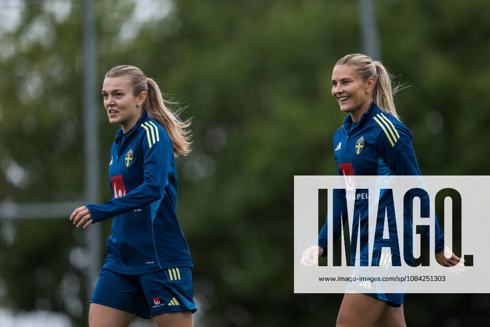 Beata Olsson and Amanda Nildén of the Swedish women’s national soccer team during a training session on October 8, 2026 in Stockholm. Photo by Johanna Säll, BILDBYRAN, code JL JL0637. soccer football fotball World Cup qualifier FIFA Women’s World Cup qualifier training practice Sweden women’s soccer football fotball World Cup qualifier FIFA Women’s World Cup qualifier qualifier training practice training Sweden women’s soccer
