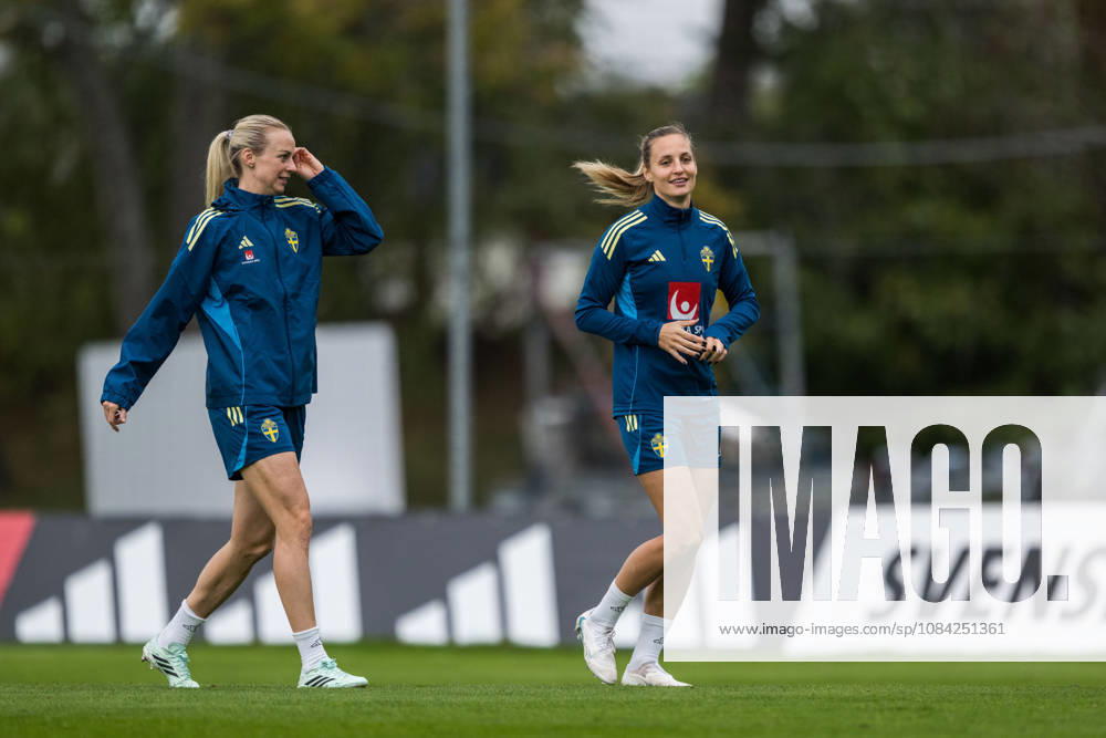 Amanda Ilestedt and Nathalie Björn of the Swedish women’s national soccer team during a training session on October 8, 2026 in Stockholm. Photo by Johanna Säll, BILDBYRAN, code JL JL0637. soccer football fotball World Cup qualifier FIFA Women’s World Cup qualifier training practice Sweden women’s soccer football fotball World Cup qualifier FIFA Women’s World Cup qualifier qualifier training practice training Sweden women’s women’s soccer