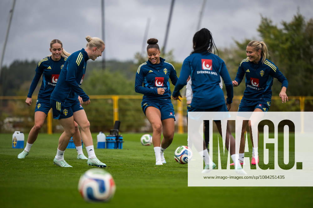 Hanna Lundkvist, Felicia Schröder, and Amanda Nildén of the Swedish women’s national soccer team during a training session on October 8, 2026 in Stockholm. Photo by Johanna Säll, BILDBYRAN, code JL JL0637. soccer football fotball World Cup qualifier FIFA Women’s World Cup qualifier training practice Sweden women’s soccer football fotball World Cup qualifier FIFA Women’s World Cup qualifier qualifier training practice training Sweden women’s women’s soccer