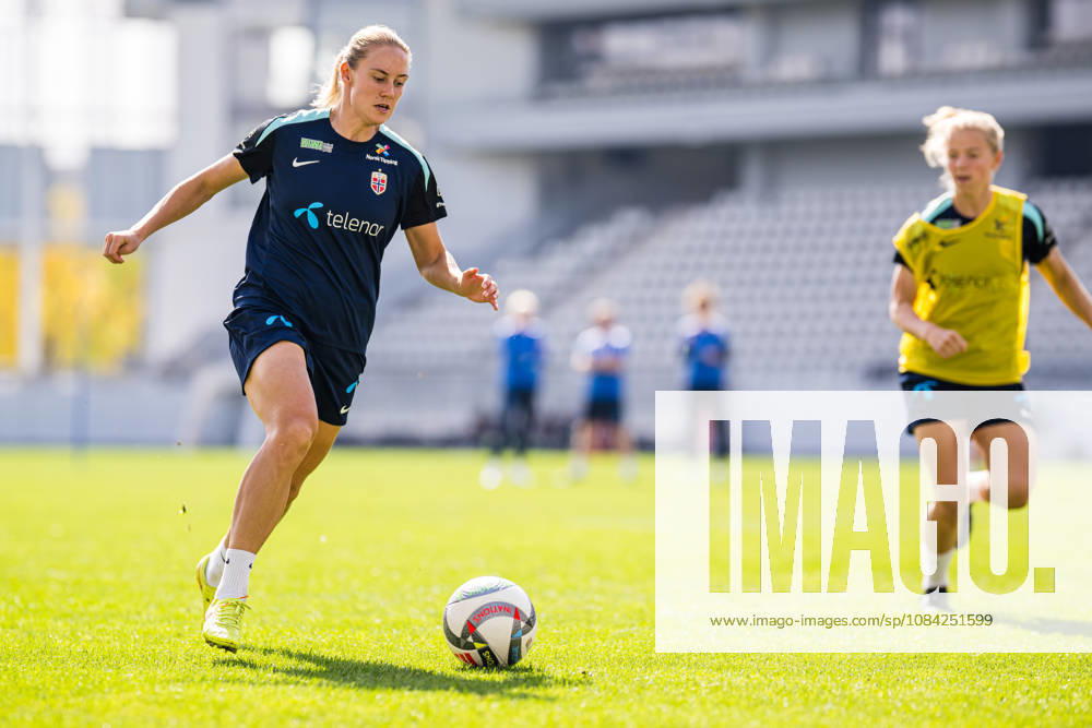 Lisa Naalsund of the Norwegian women’s national soccer team during a training session on October 8, 2026 in Bucharest. Photo by Marius Simensen. BILDBYRAN Cop 238 bbeng women FIFA Women s World Cup qualifier soccer football Norway practice training