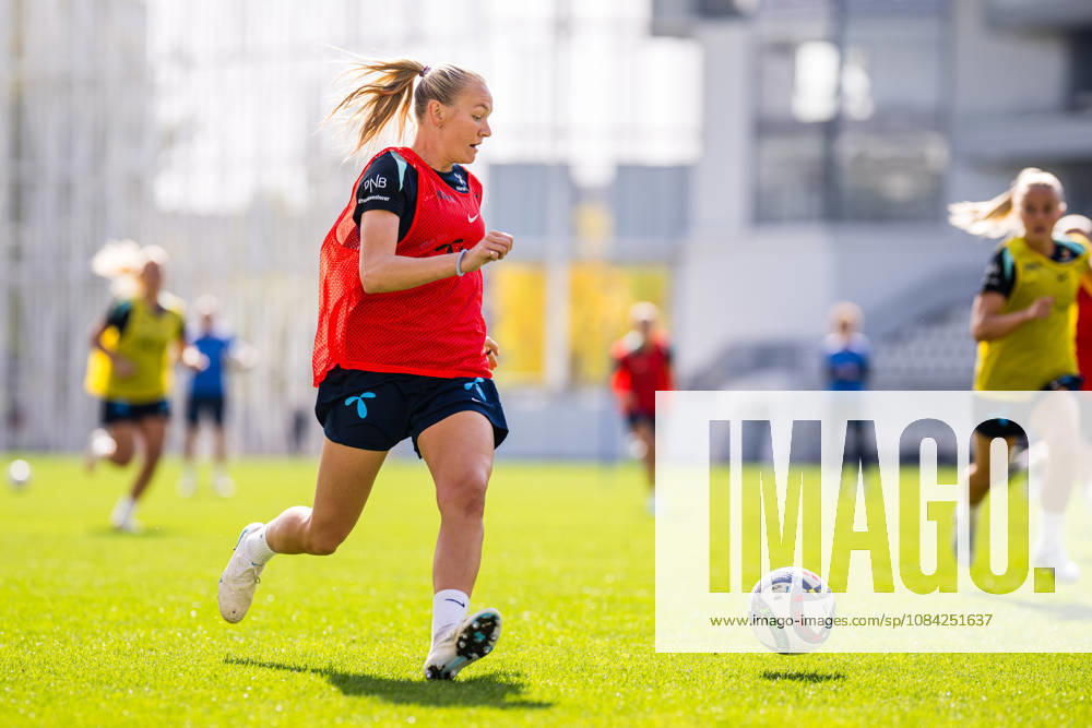 Frida Maanum of the Norwegian women’s national soccer team during a training session on October 8, 2026 in Bucharest. Photo by Marius Simensen, BILDBYRAN. Cop 238 bbeng women FIFA Women’s World Cup qualifier soccer football Norway practice training