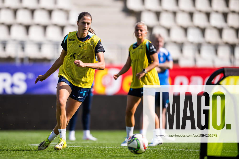 Emma Stolen Godo of the Norwegian women’s national soccer team during a training session on October 8, 2026 in Bucharest. Photo by Marius Simensen, BILDBYRAN. Cop 238 bbeng women FIFA Women’s World Cup qualifier soccer football Norway practice training