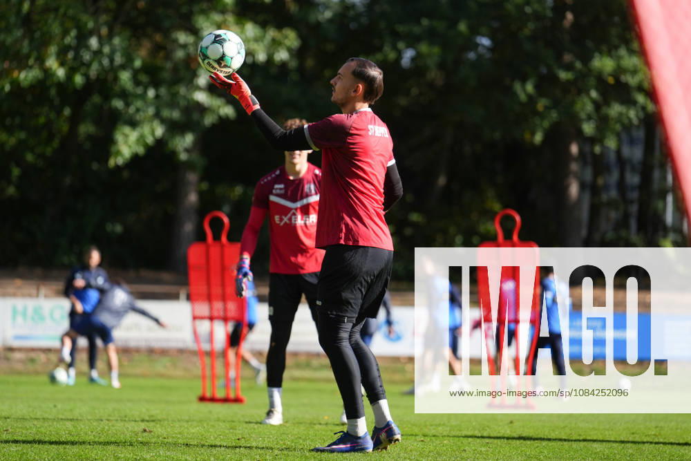 German Soccer, Training Session, 3rd Division, 2026–2027 Season, NVB Campus B, Hänsch Arena Field, SV Meppen, Thursday, October 8, 2026, Morning Training: Noah Oberbeck of SV Meppen, No. 1, is juggling the ball