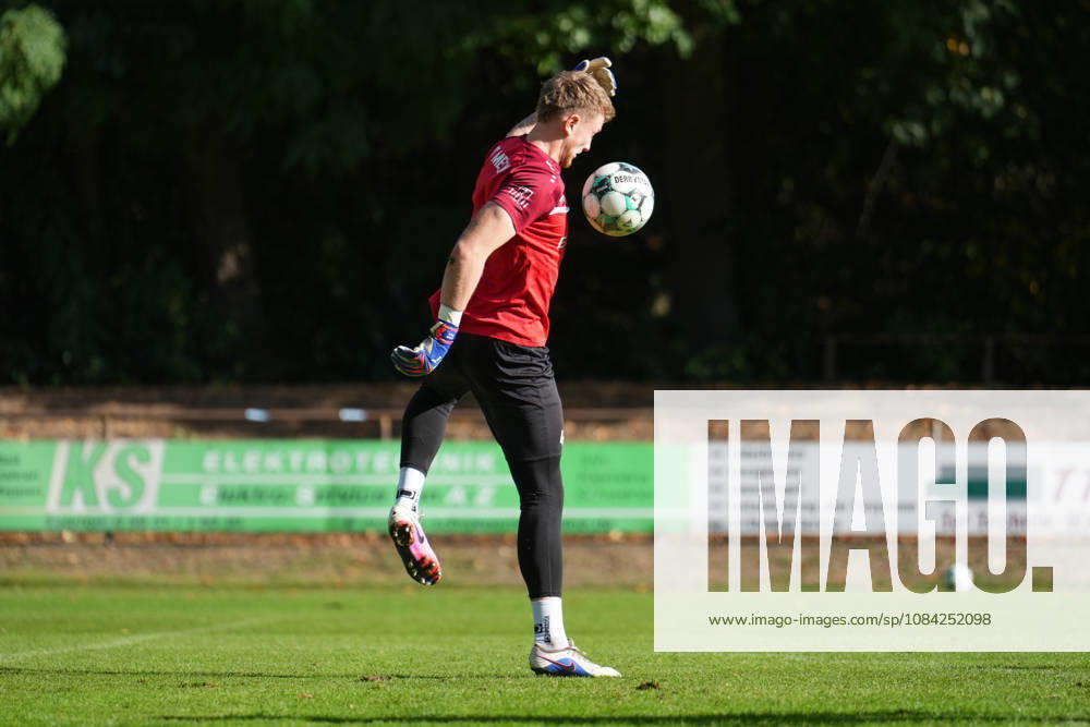 German Soccer, Training Session, 3rd Division, 2026–2027 Season, NVB Campus B, Hänsch Arena Field, SV Meppen, Thursday, October 8, 2026, Morning Training: Julius Pünt of SV Meppen, age 44, juggles the ball