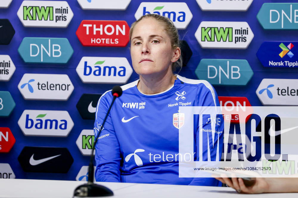 Women s National Soccer Team Prepares for World Cup Qualifiers Bucharest, Romania, October 8, 2026 Lisa Fjeldstad Naalsund and Frida Maanum during a training session at Stadionul Arcul de Triumf, before the World Cup qualifier against Romania. Photo by Nikola Krstic, NTB Romania, Bucharest. . RESTRICTED USE FOR BETTING COMPANIES.