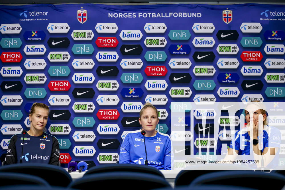 Women s National Soccer Team Prepares for World Cup Qualifiers Bucharest, Romania, October 8, 2026 Lisa Fjeldstad Naalsund and Frida Maanum during a training session at Stadionul Arcul de Triumf, before the World Cup qualifier against Romania. Photo by Nikola Krstic, NTB Romania, Bucharest. . RESTRICTED USE FOR BETTING COMPANIES.